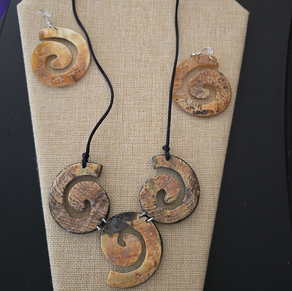 Artistic Swirl Pendant Necklace and Earring Set